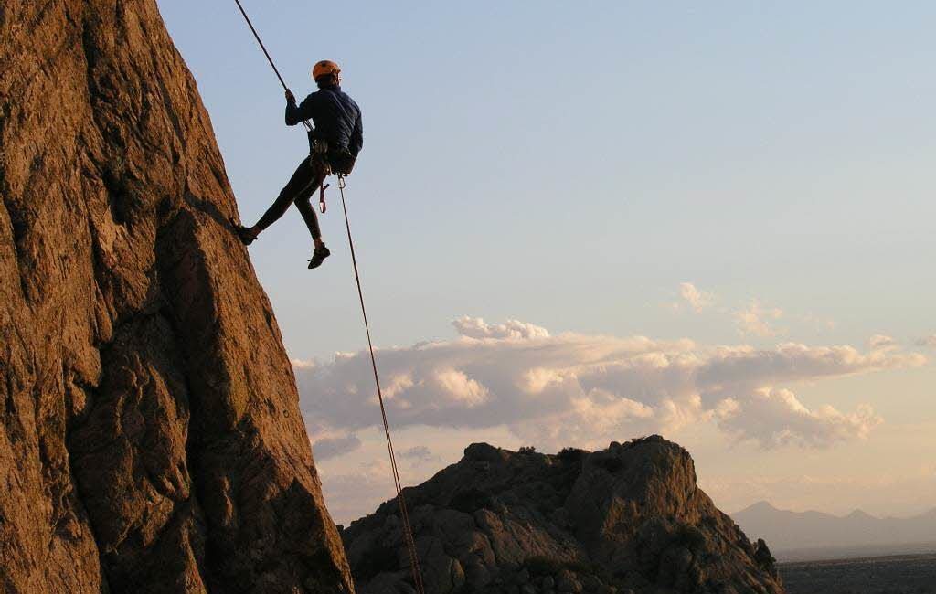 Rappelling 1200x675 1 e1734697864193