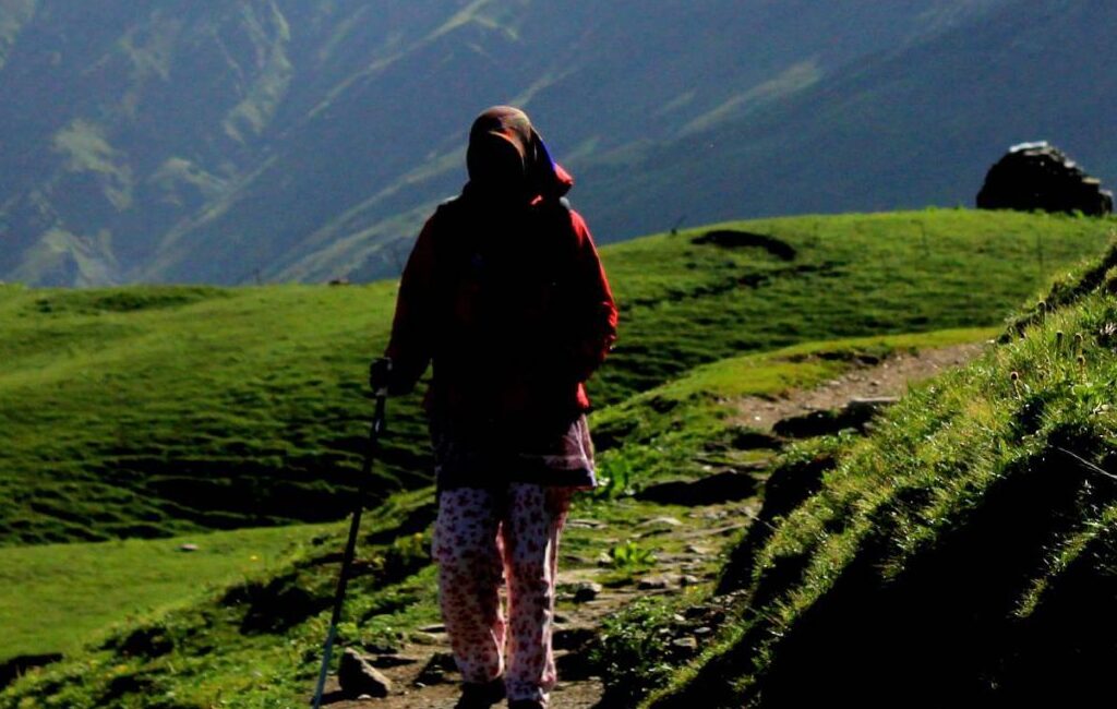 Trekking in Uttarakhand scaled 1 e1734701164988