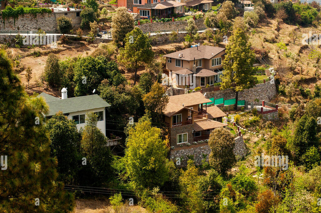 the village of mukteshwar at kumaon hills uttarakhand india P43J6T e1733928855472