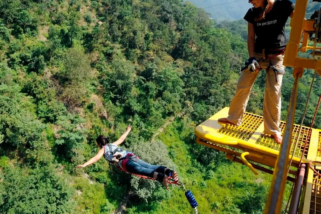 Bungee Jumpingin in Rishikesh e1737651066284