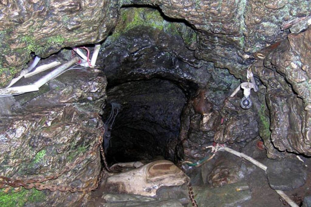 Patal Bhuvneshwar Cave Gangolihat e1737651797179